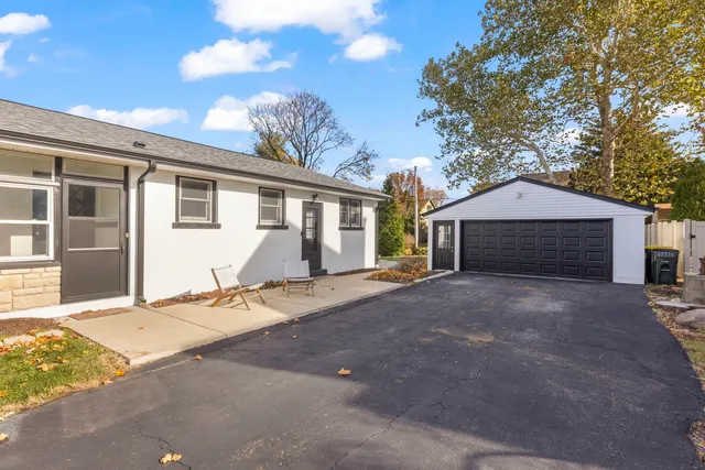 $435,000 | 521 Lindley Road, Westmont, IL 60559