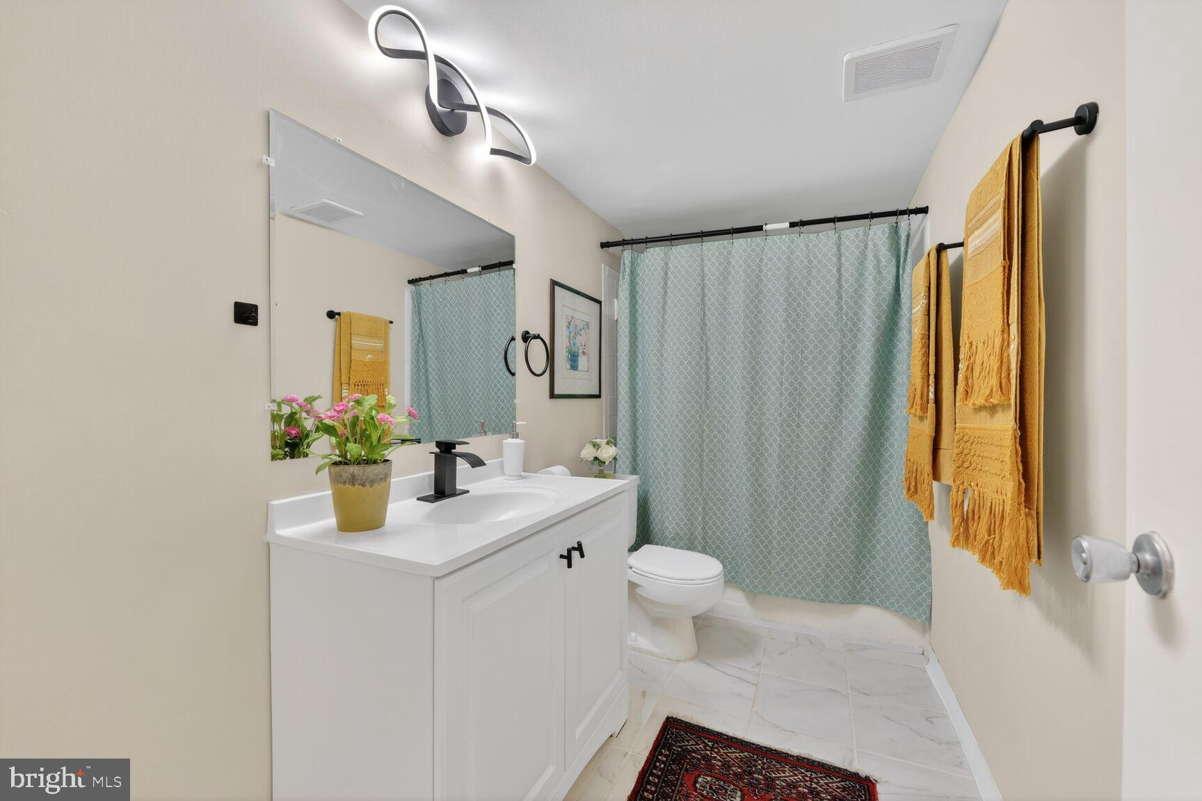 1407 Northgate Square, Unit 7/2C Reston, VA 20190 - Photo 18 of 47 Bathroom