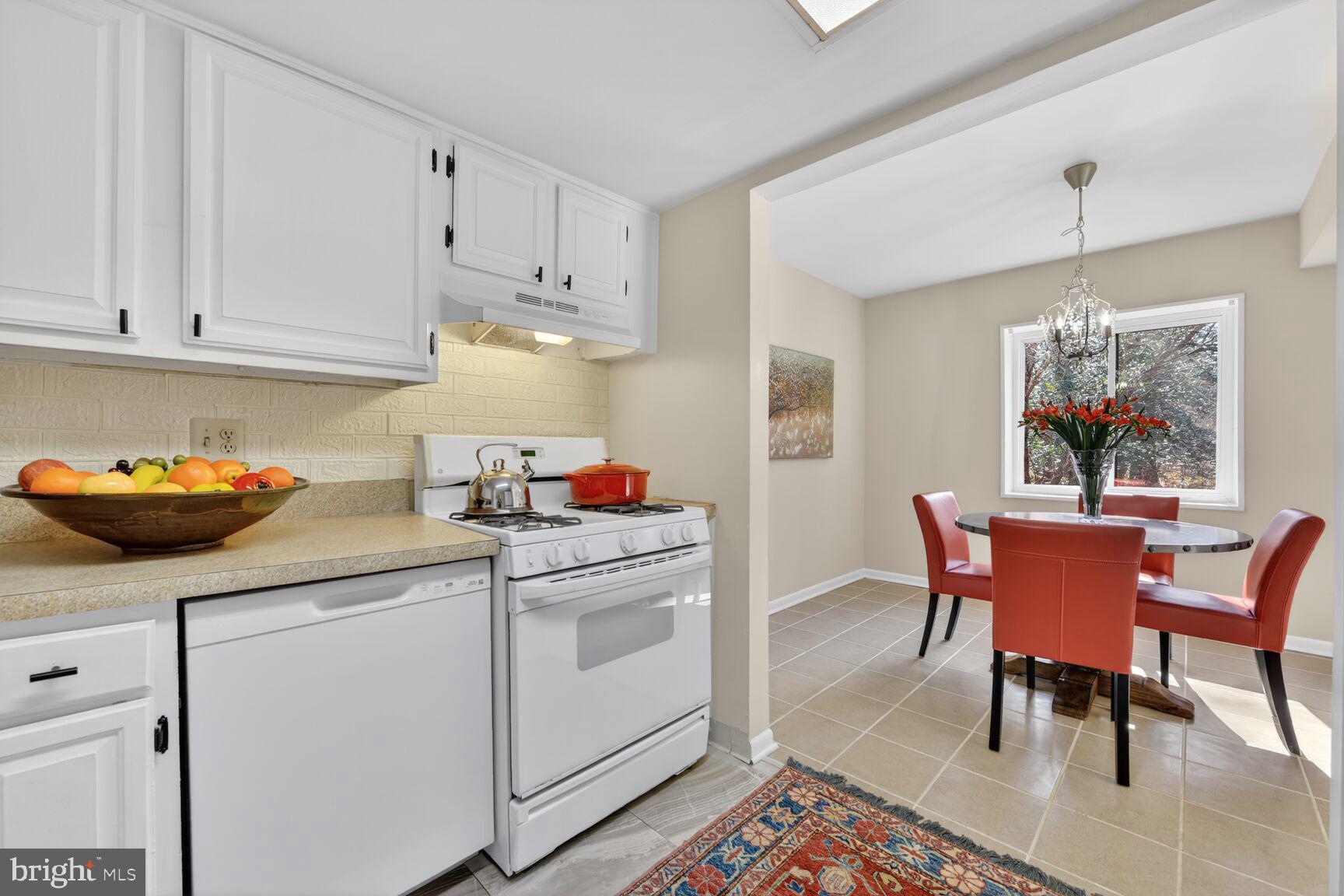 1407 Northgate Square, Unit 7/2C Reston, VA 20190 - Photo 9 of 47 Kitchen