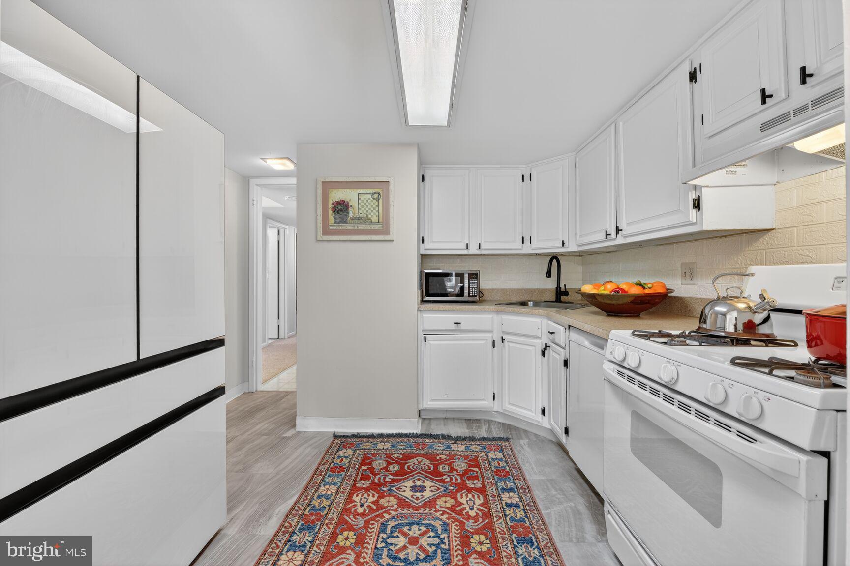 1407 Northgate Square, Unit 7/2C Reston, VA 20190 - Photo 10 of 47 Kitchen