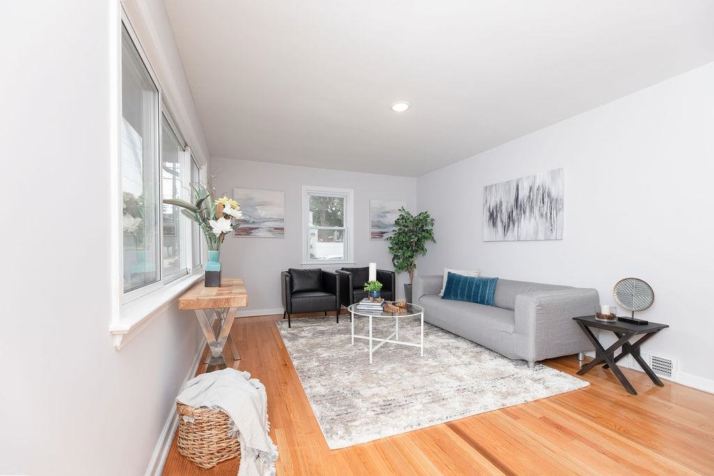 1072 Sayre Road South Union, NJ 07083 - Photo 4 of 31 a living room with furniture and a rug