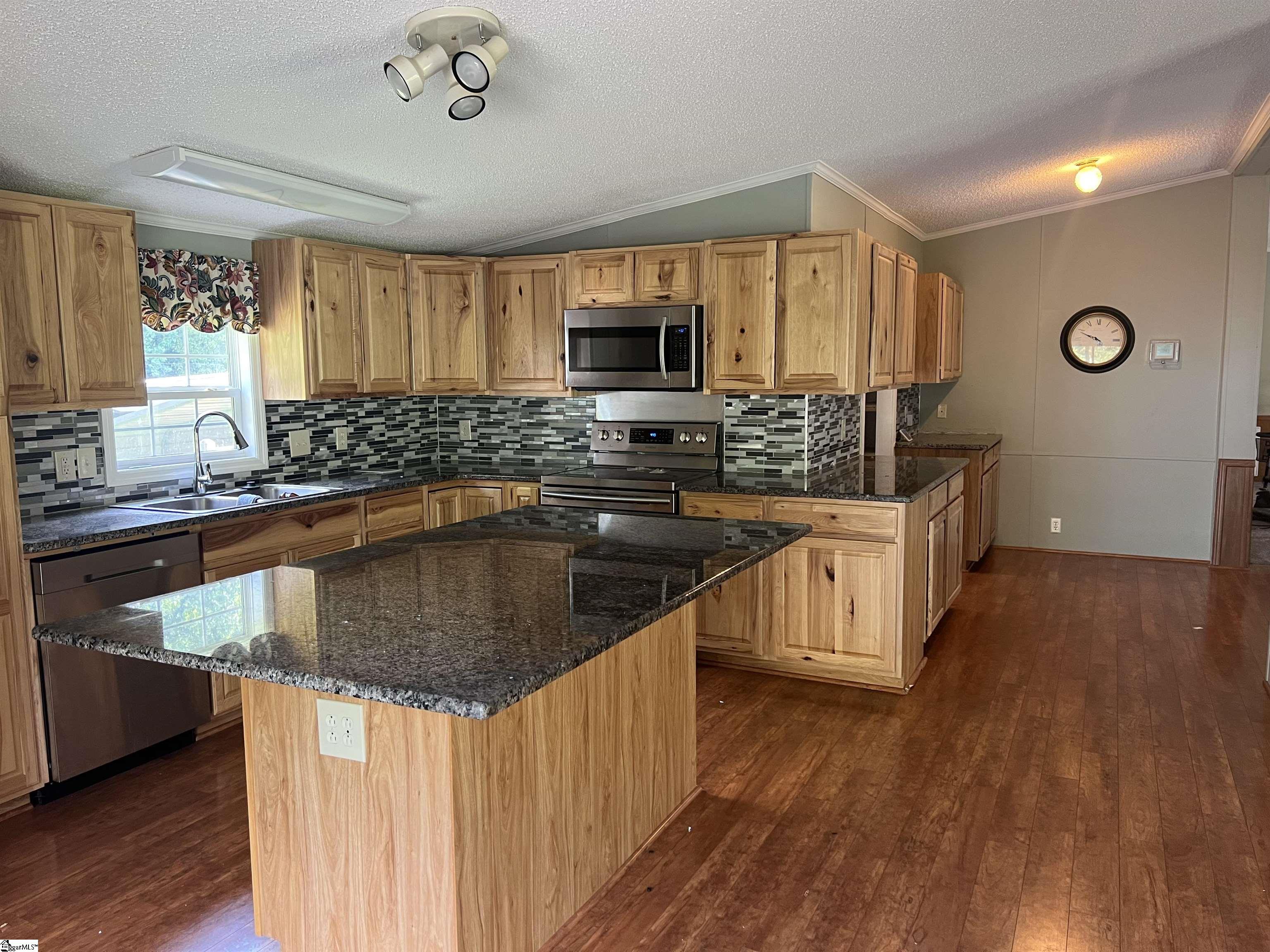 215 Maxie Avenue Greenville, SC 29611 - Photo 5 of 22