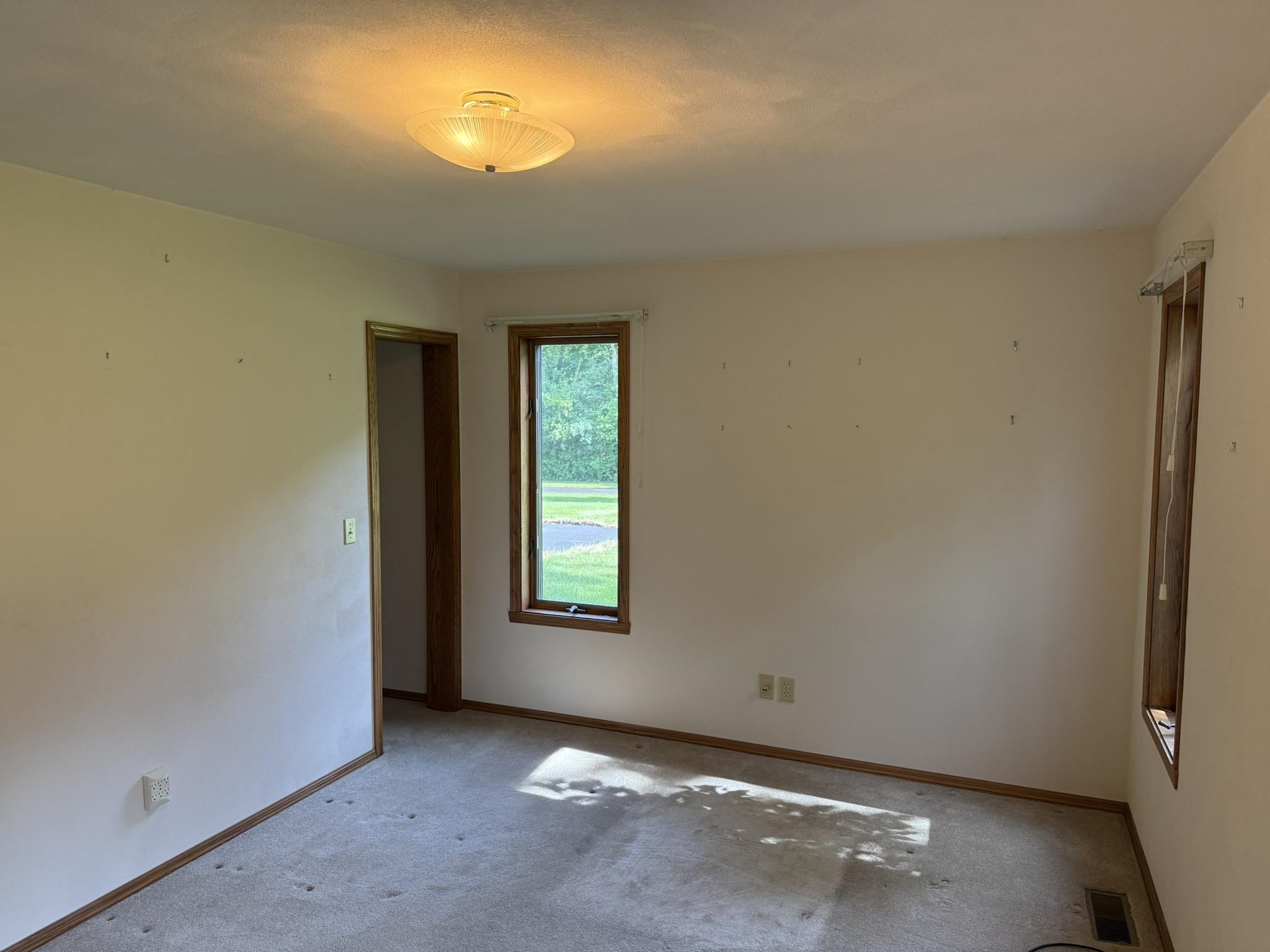 1864 Imperial Road Oshkosh, WI 54904 - Photo 14 of 25