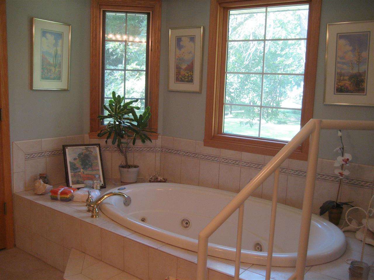 2401 South Watertown Road Oregon, IL 61061 - Photo 9 of 24 a bathroom with a tub and sink