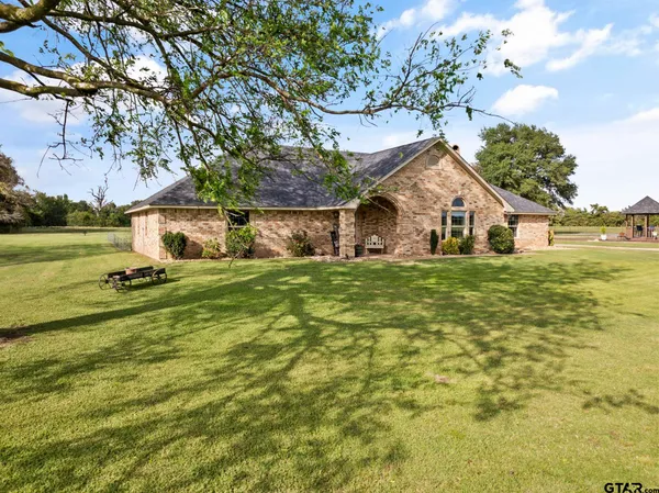 $470,000 | 1881 Sw Creek, Mount Vernon, TX 75457