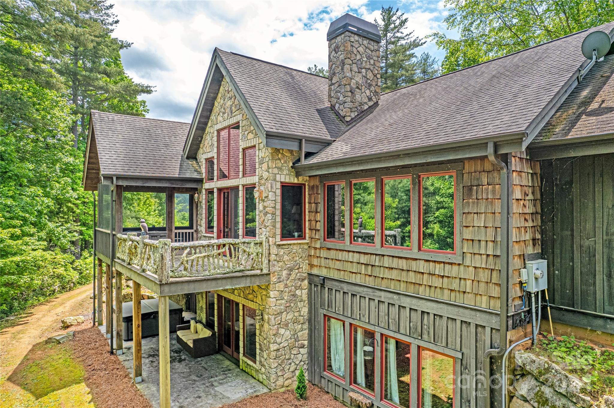 407 Barclay Road Brevard, NC 28712 - Photo 7 of 46 Gallery Image 7