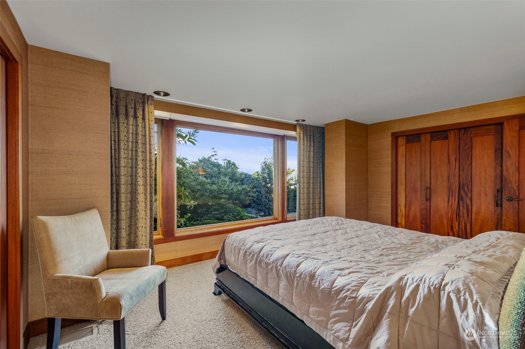 537 Jackson Street Port Townsend, WA 98368 - Photo 23 of 39 a bedroom with a bed and a chair