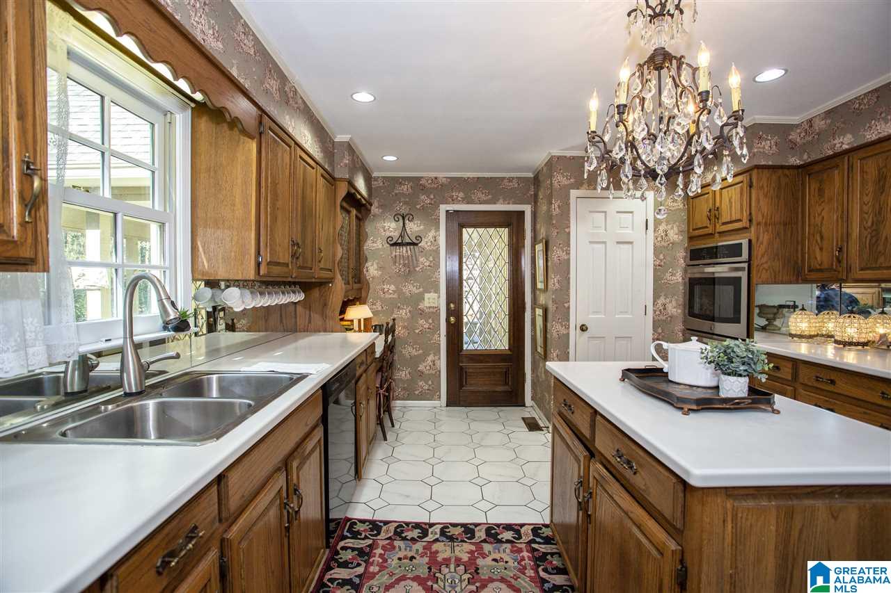 2608 Kings Ridge Drive Birmingham, AL 35243 - Photo 12 of 48