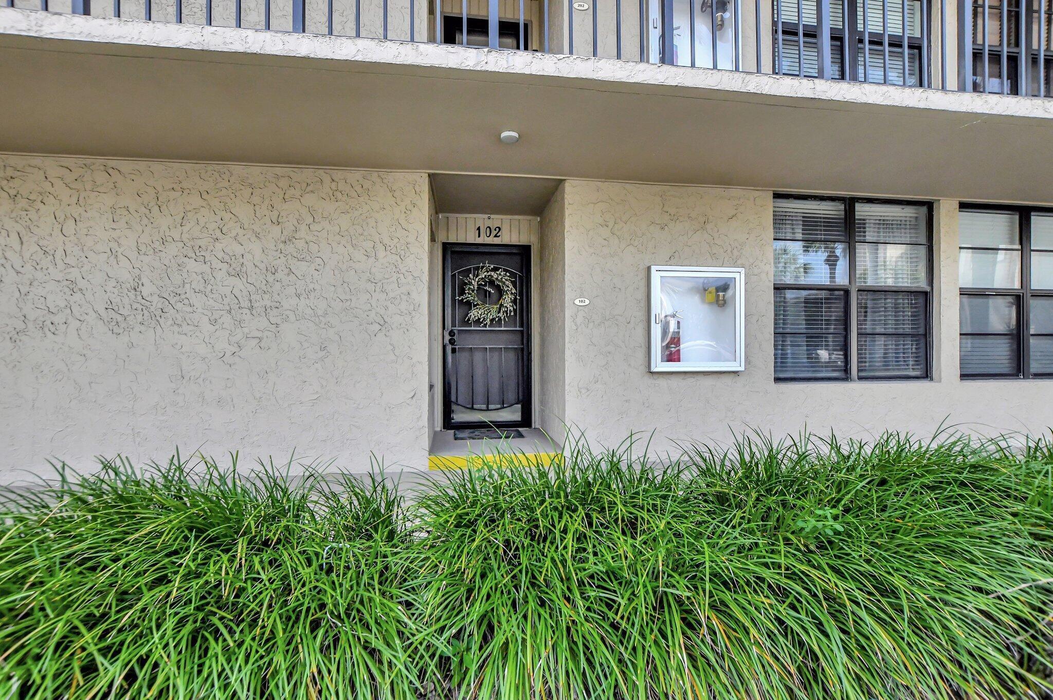 14 Royal Palm Way, Unit 102 Boca Raton, FL 33432 - Photo 3 of 39 2-web-or-mls-DSC_1076