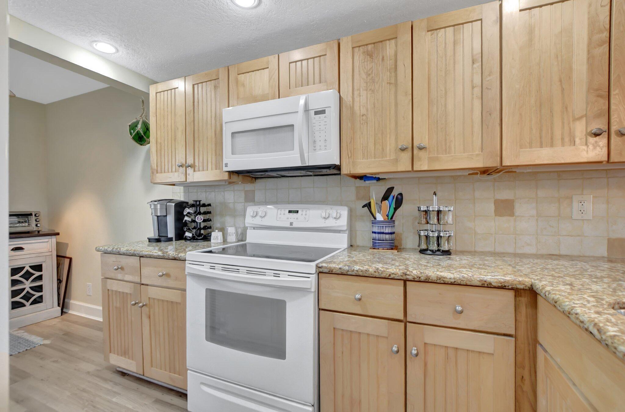 14 Royal Palm Way, Unit 102 Boca Raton, FL 33432 - Photo 8 of 39 7-web-or-mls-DSC_0996