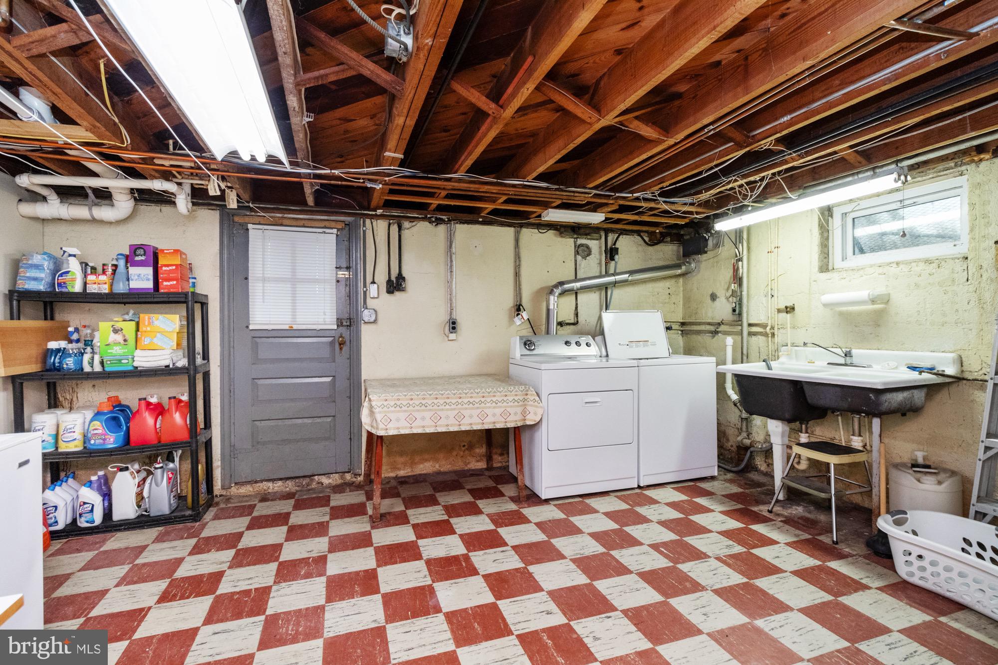 4305 Fullerton Avenue Baltimore, MD 21206 - Photo 27 of 36 a utility room with dryer and washer