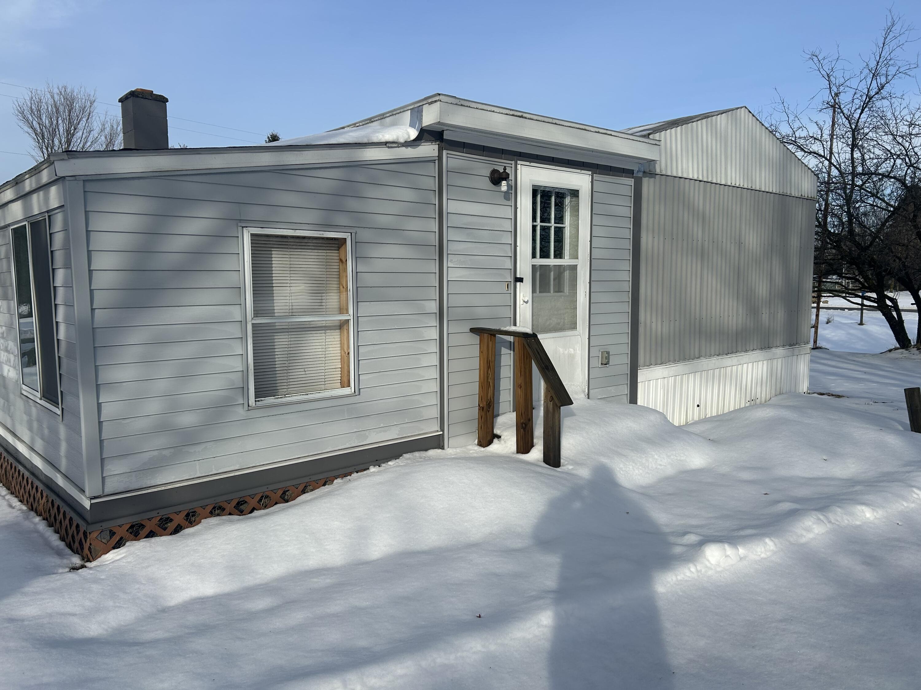 914 Chase Street Luther, MI 49656 - Photo 4 of 20 IMG_5063