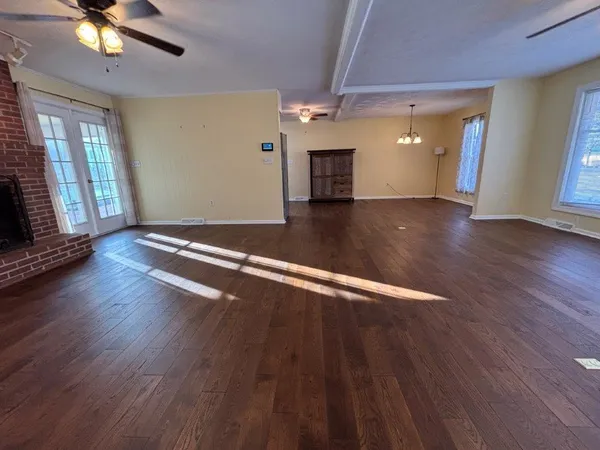 a view of a livingroom with furniture