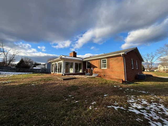 $2,450 | 136 Grimes Street, Roanoke, VA 24019