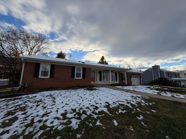 $2,450 | 136 Grimes Street, Roanoke, VA 24019