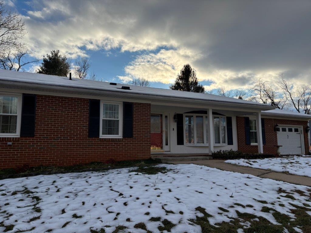 136 Grimes Street Roanoke, VA 24019 - Photo 95 of 101 a front view of a house