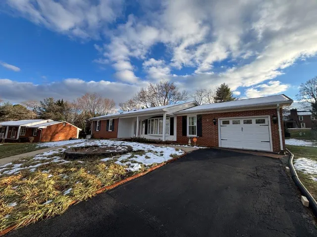 $2,450 | 136 Grimes Street, Roanoke, VA 24019