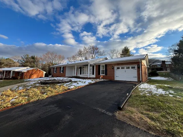 $2,450 | 136 Grimes Street, Roanoke, VA 24019