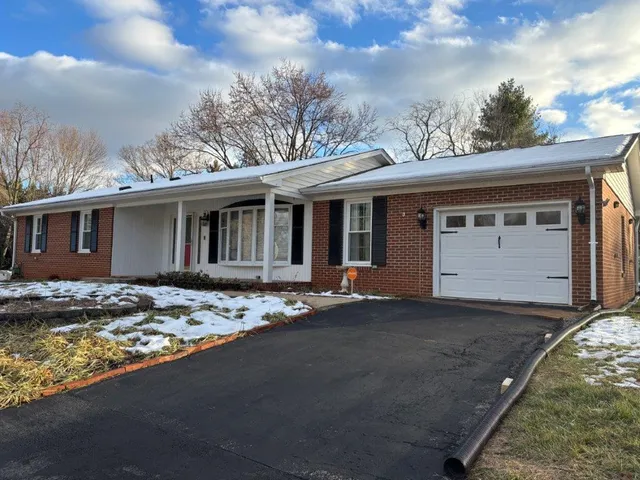 $2,450 | 136 Grimes Street, Roanoke, VA 24019