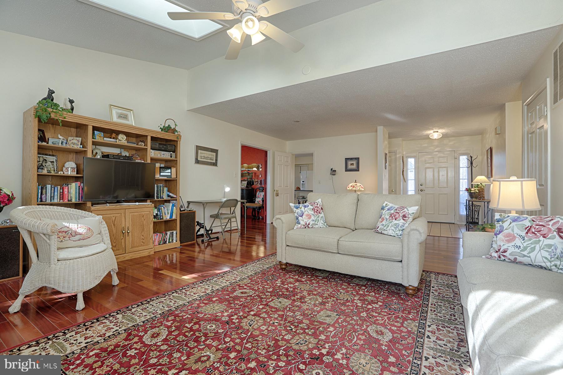 857 Inverrary Court Annapolis, MD 21401 - Photo 7 of 30 Living Room