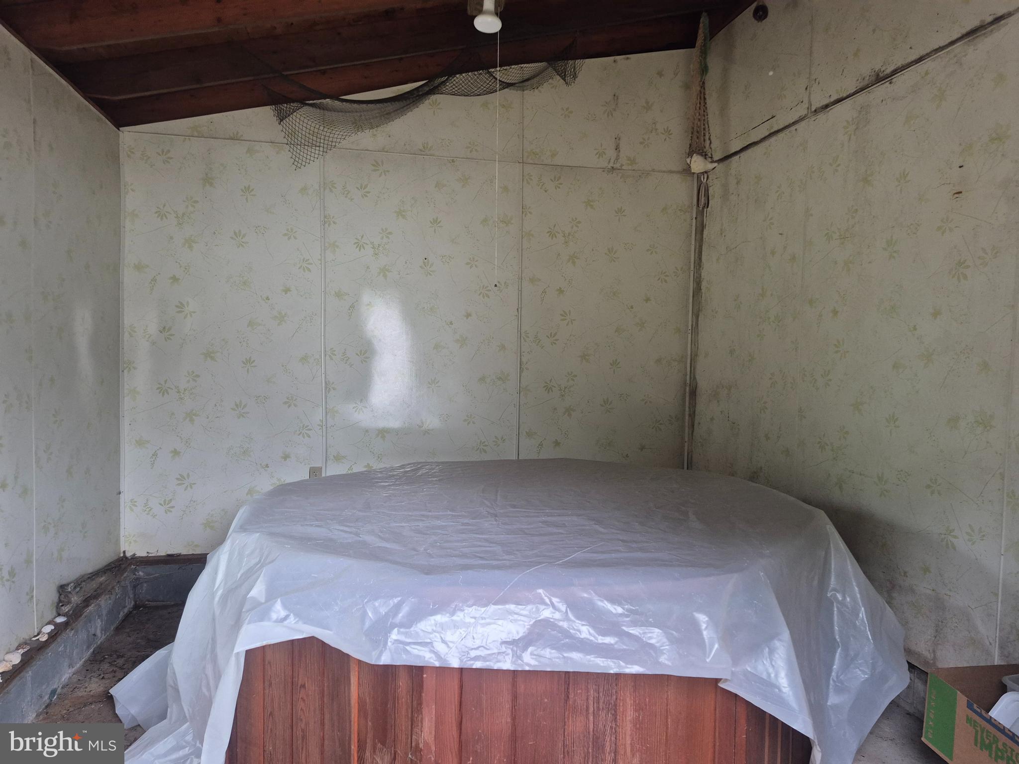 715 Main Street Sharptown, MD 21861 - Photo 34 of 36 a bedroom with a bed and a window