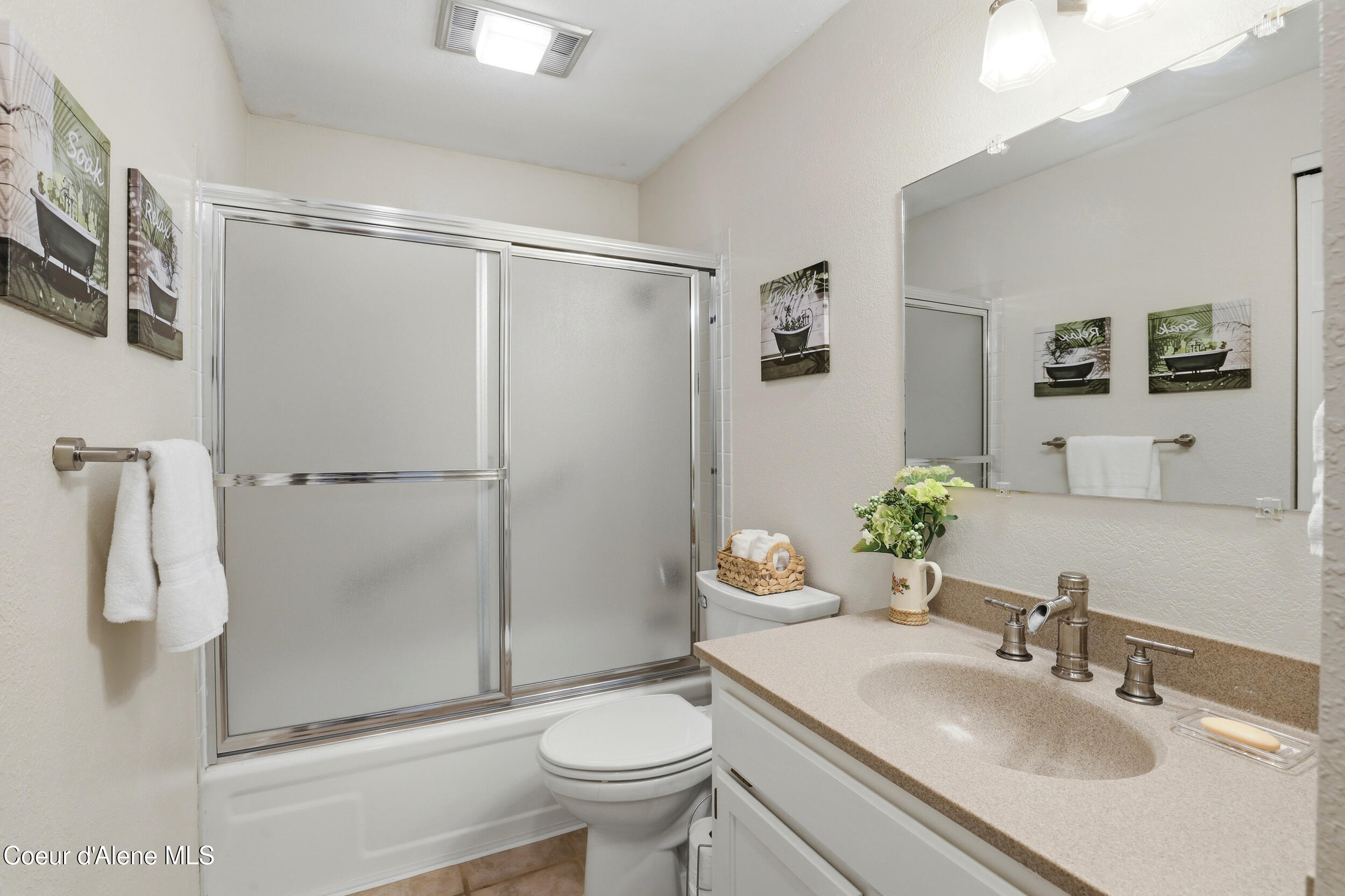 5299 West Green Court, Unit 9 Rathdrum, ID 83858 - Photo 27 of 37 Guest Bath