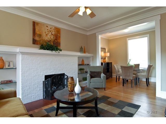 830 West Lakeside Place, Unit 2N Chicago, IL 60640 - Photo 2 of 10