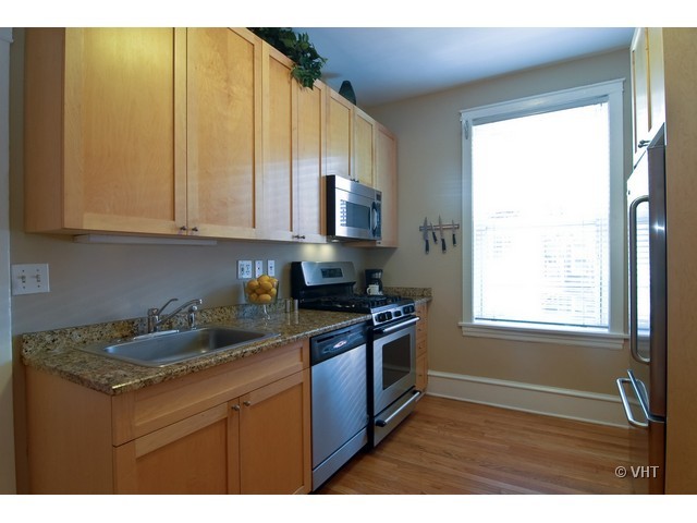 830 West Lakeside Place, Unit 2N Chicago, IL 60640 - Photo 6 of 10