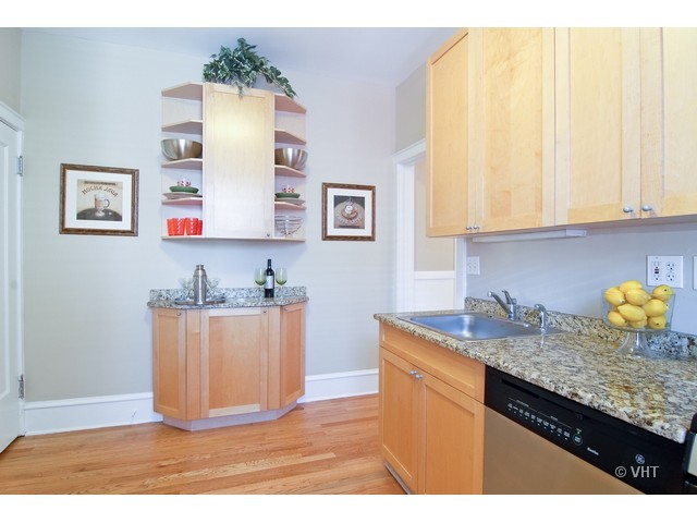 830 West Lakeside Place, Unit 2N Chicago, IL 60640 - Photo 7 of 10