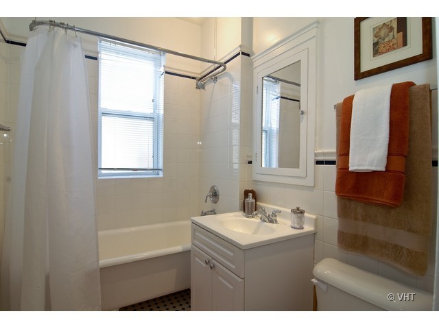 830 West Lakeside Place, Unit 2N Chicago, IL 60640 - Photo 8 of 10