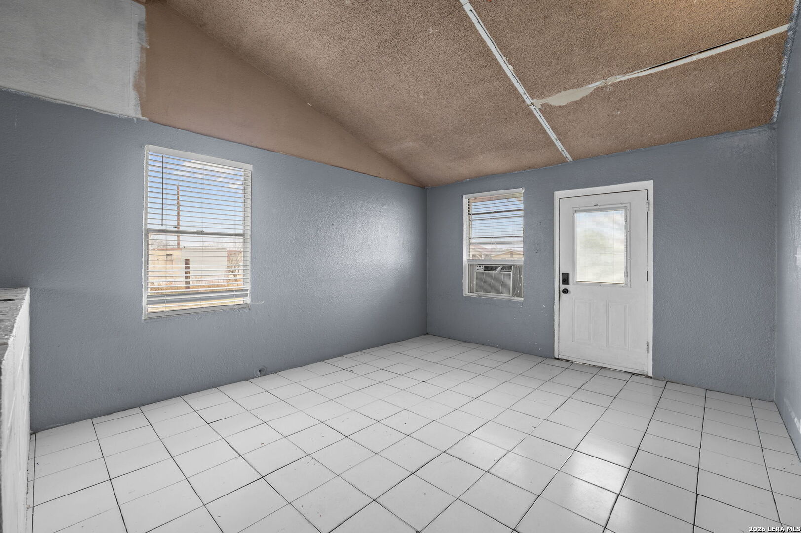 844 County Road 6846 Lytle, TX 78052 - Photo 12 of 35