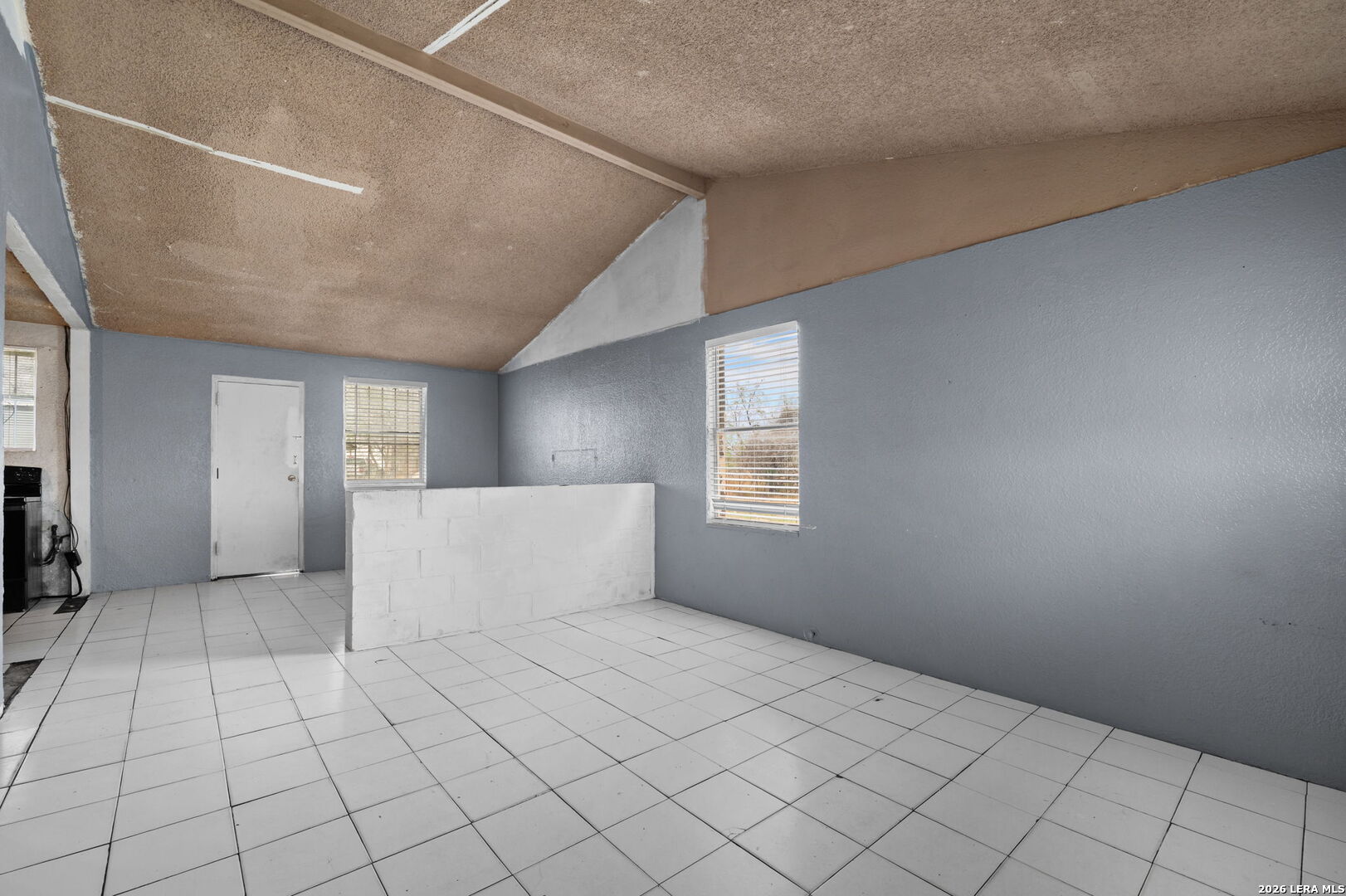 844 County Road 6846 Lytle, TX 78052 - Photo 13 of 35