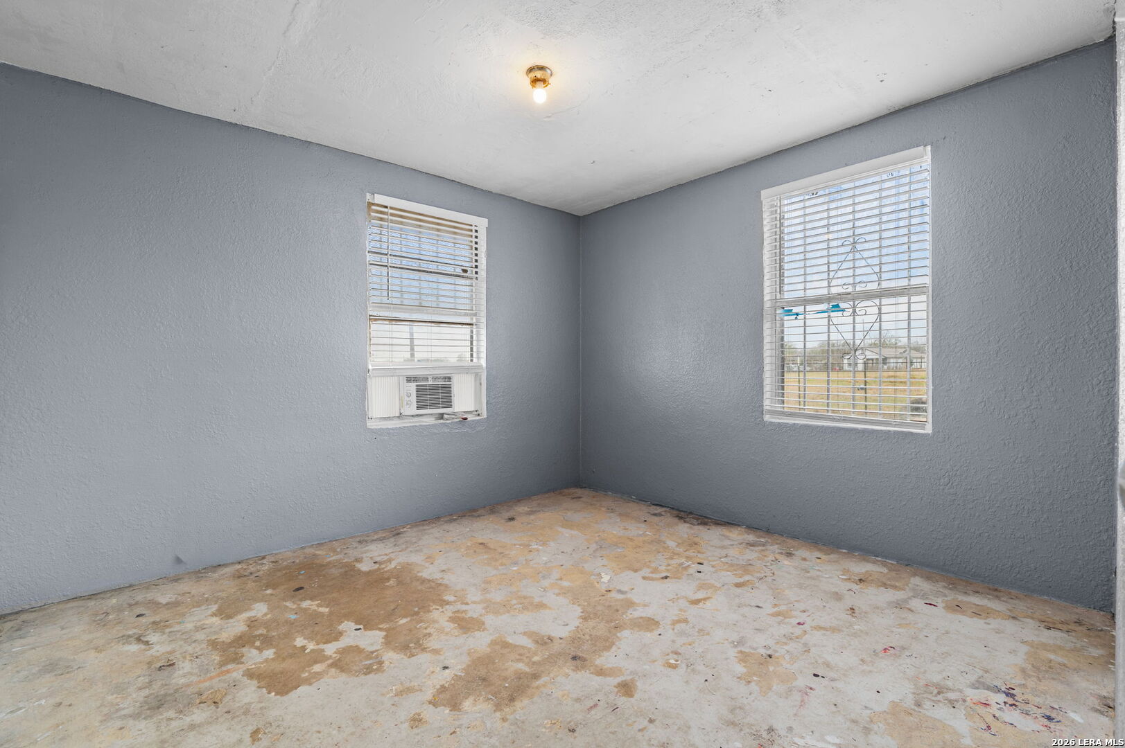 844 County Road 6846 Lytle, TX 78052 - Photo 20 of 35