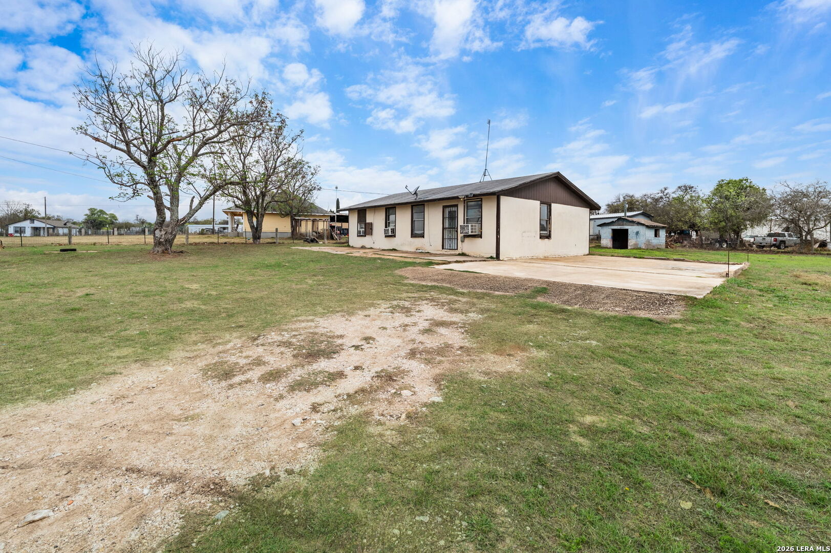 844 County Road 6846 Lytle, TX 78052 - Photo 3 of 35
