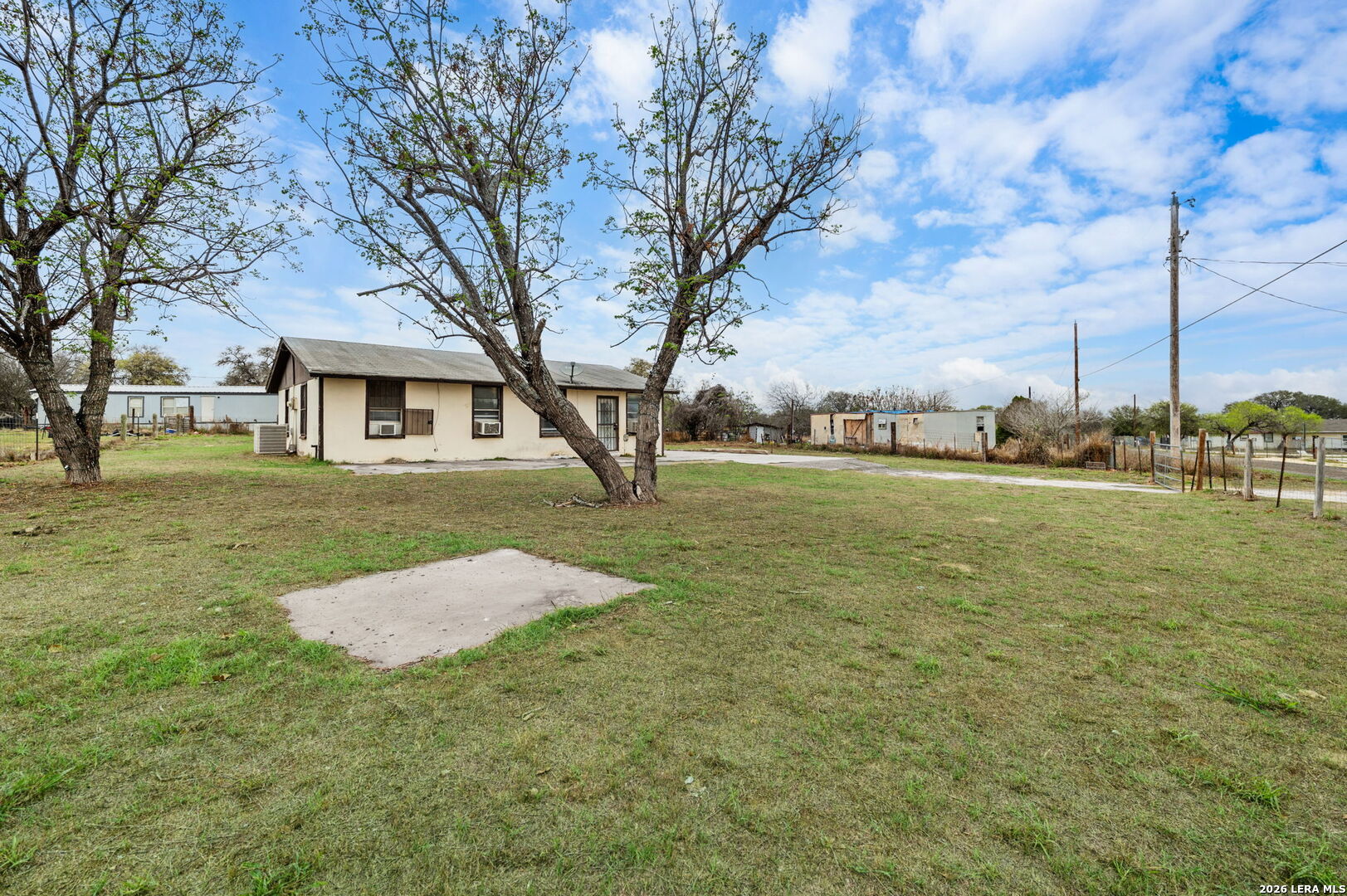 844 County Road 6846 Lytle, TX 78052 - Photo 4 of 35