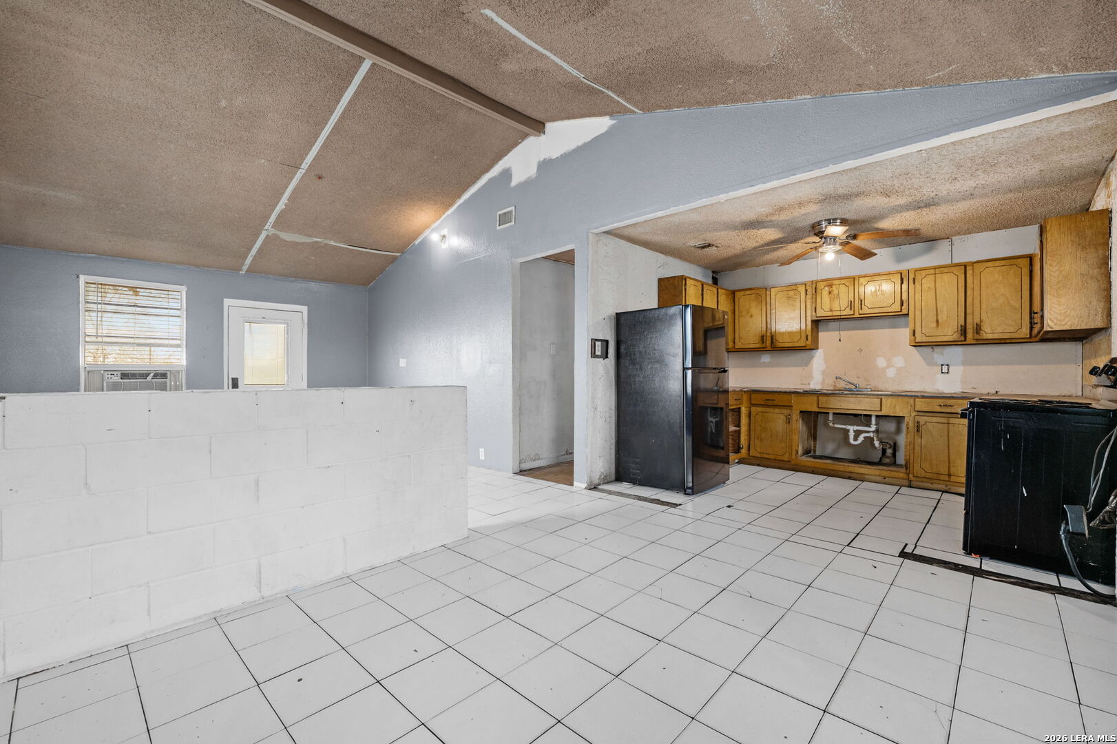 844 County Road 6846 Lytle, TX 78052 - Photo 7 of 35