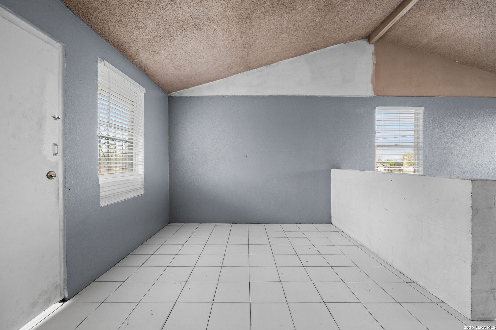 844 County Road 6846 Lytle, TX 78052 - Photo 9 of 35