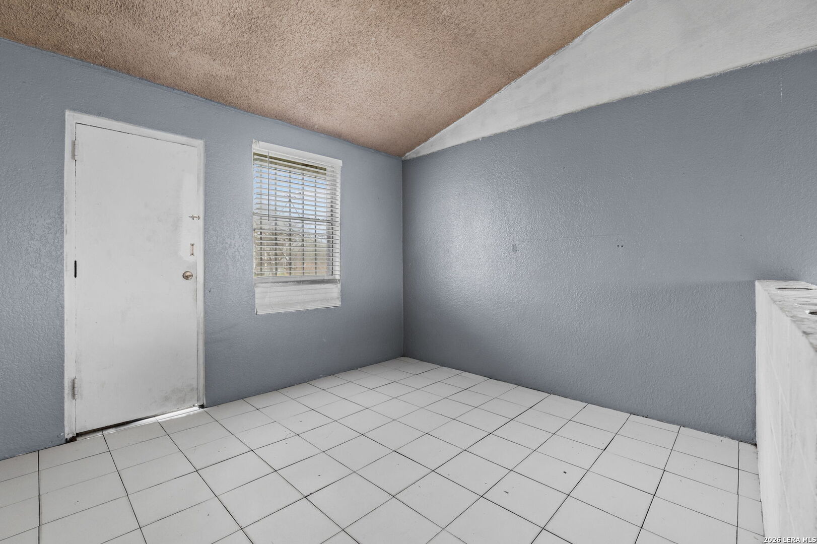 844 County Road 6846 Lytle, TX 78052 - Photo 10 of 35