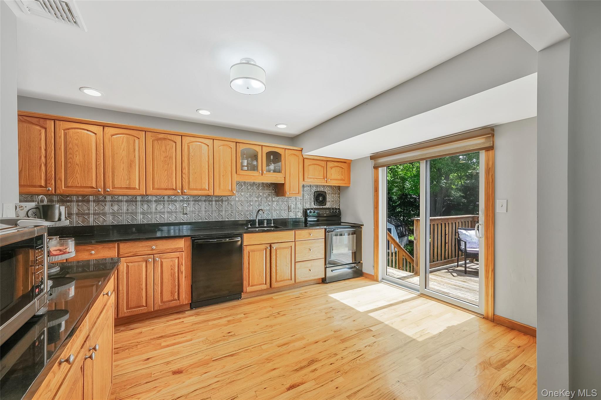 103 Stephen Road Bayport, NY 11705 - Photo 11 of 41