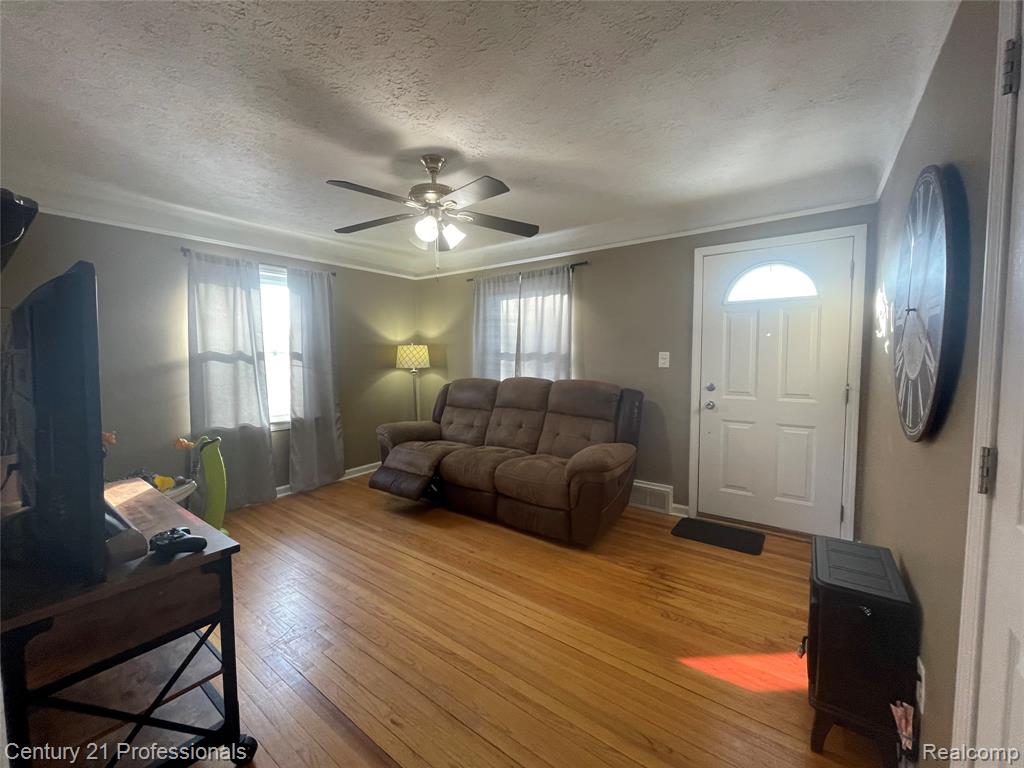 4815 Mildred Street Wayne, MI 48184 - Photo 6 of 20