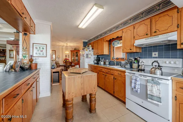 $725,000 | 26 Chadwick Pl Drive, Elizabethtown, NC 28337