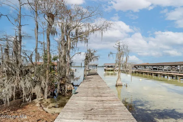 $725,000 | 26 Chadwick Pl Drive, Elizabethtown, NC 28337