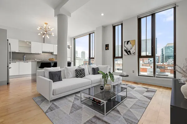 $4,500 | 346 Congress Street, Unit 702, Boston, MA 02210