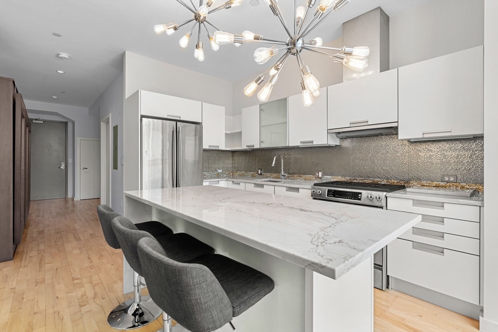 346 Congress Street, Unit 702 Boston, MA 02210 - Photo 3 of 20