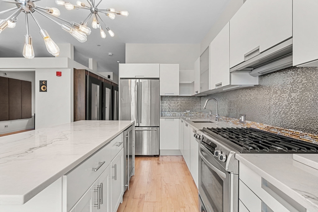 346 Congress Street, Unit 702 Boston, MA 02210 - Photo 7 of 20