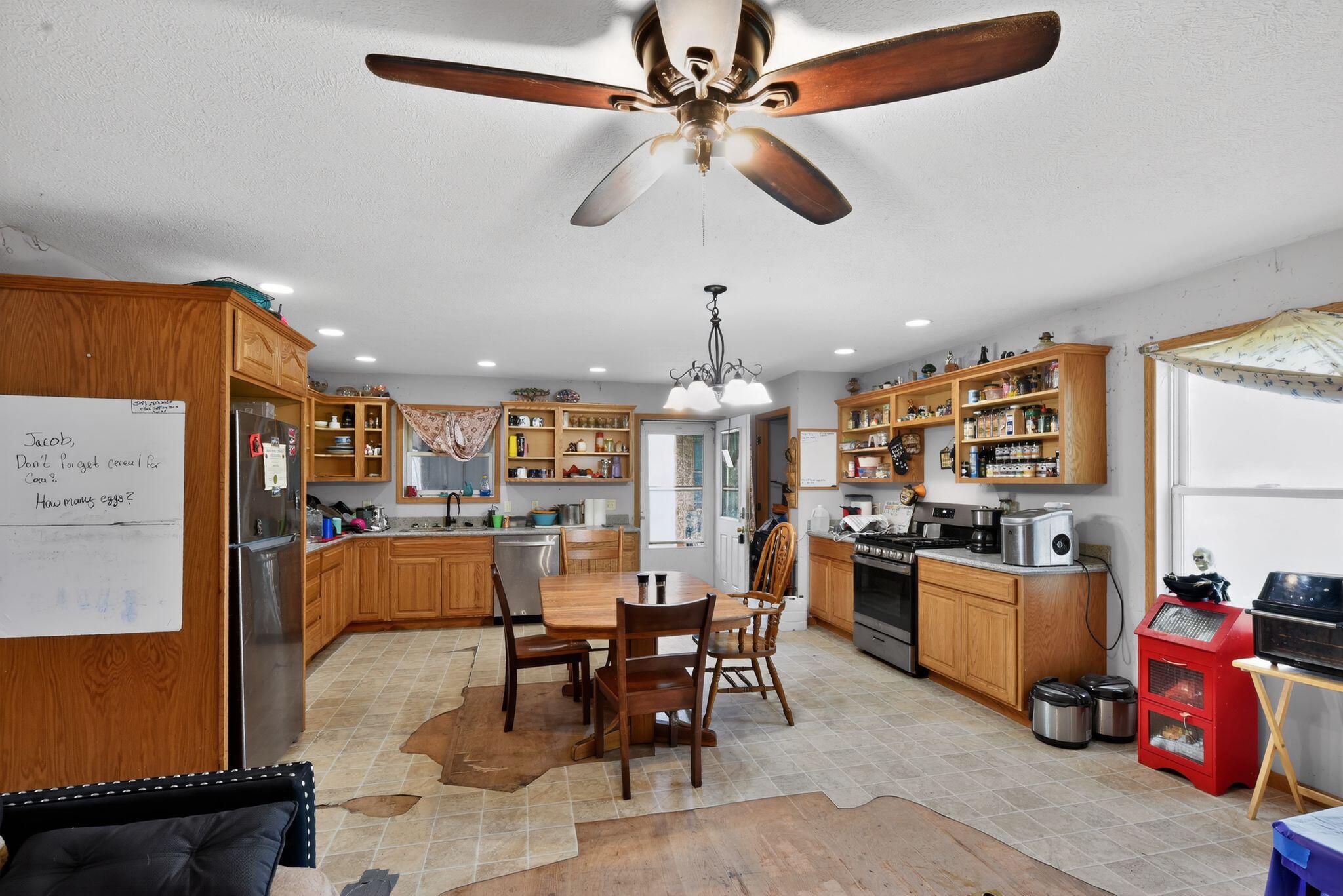 5142 North State Road Alma, MI 48801 - Photo 10 of 18 Kitchen