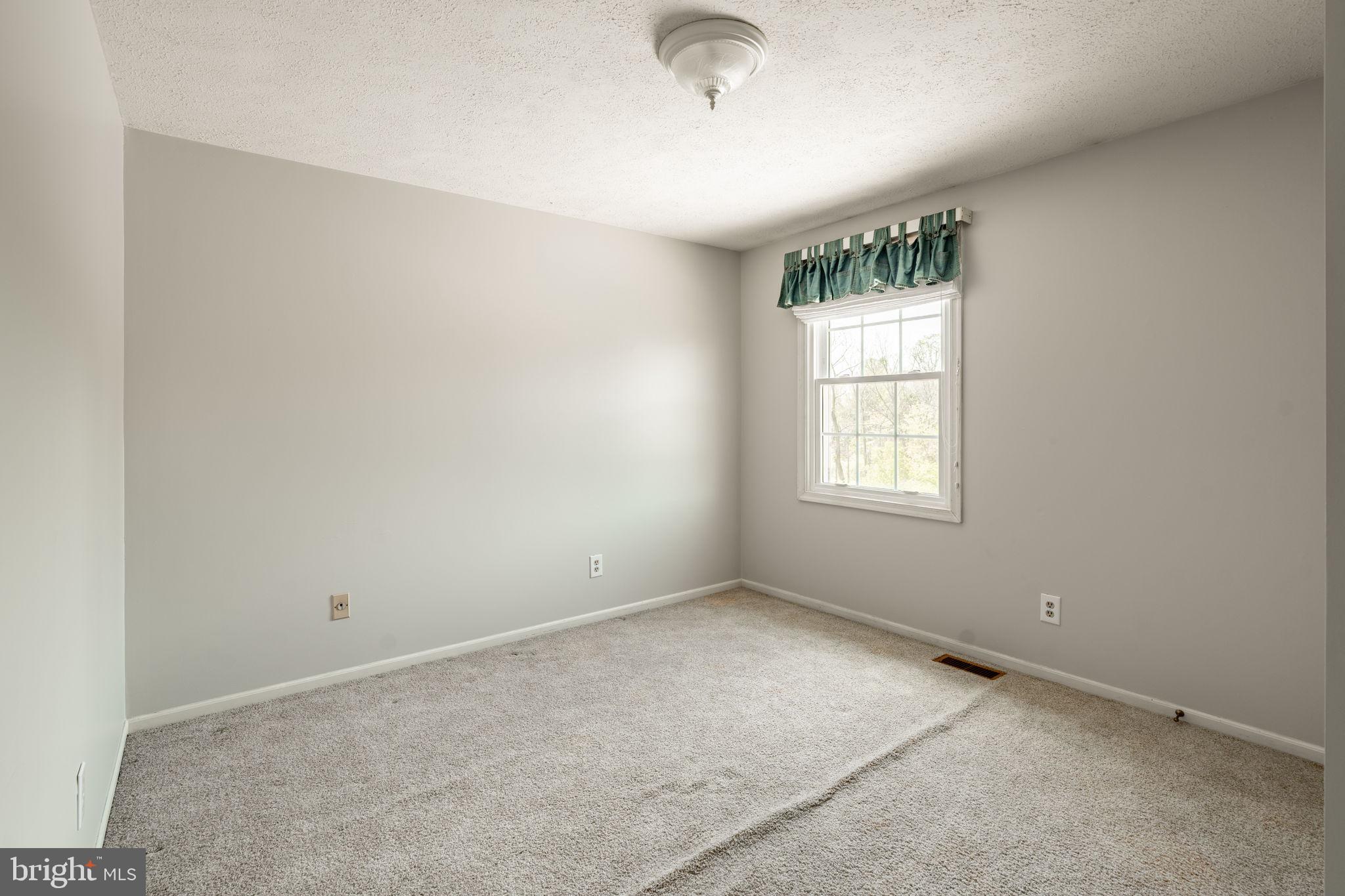 2072 Spring Valley Road Lansdale, PA 19446 - Photo 24 of 48 an empty room with a window