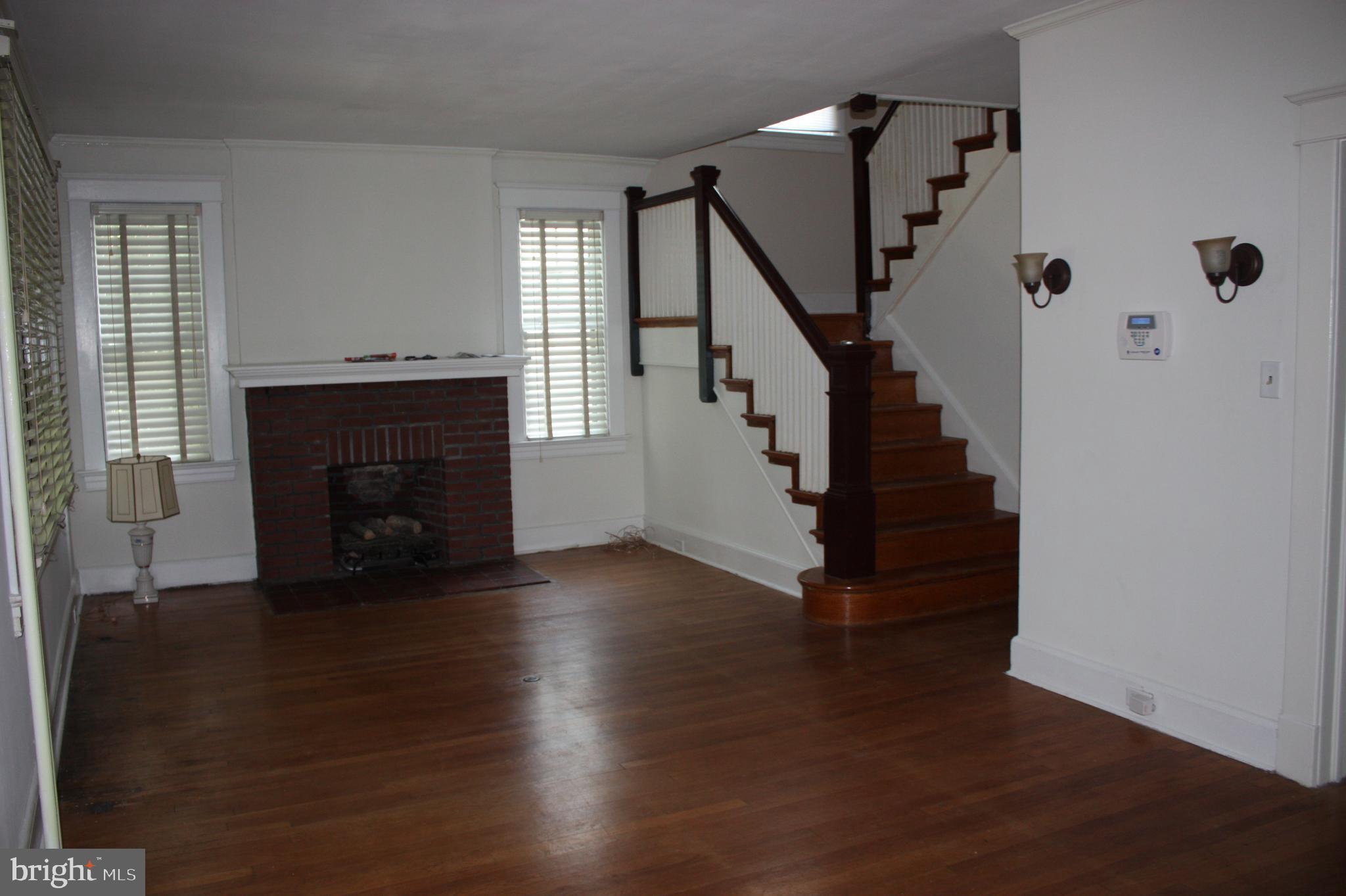 1801 Chelsea Road Baltimore, MD 21216 - Photo 4 of 27 Living Room