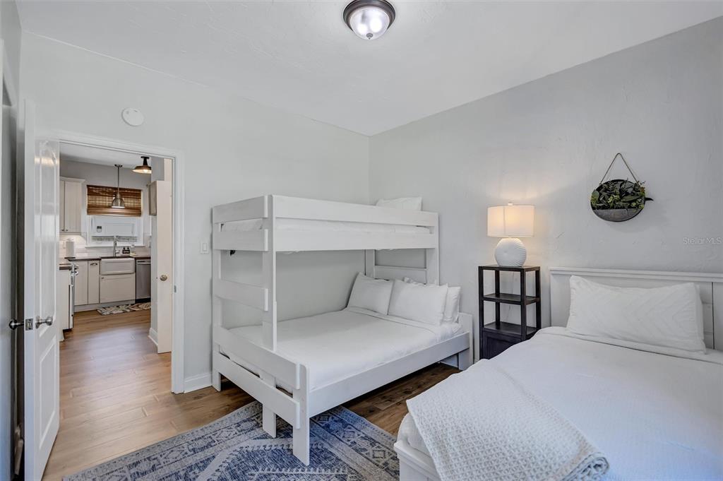 2437 Floyd Street Sarasota, FL 34239 - Photo 16 of 50