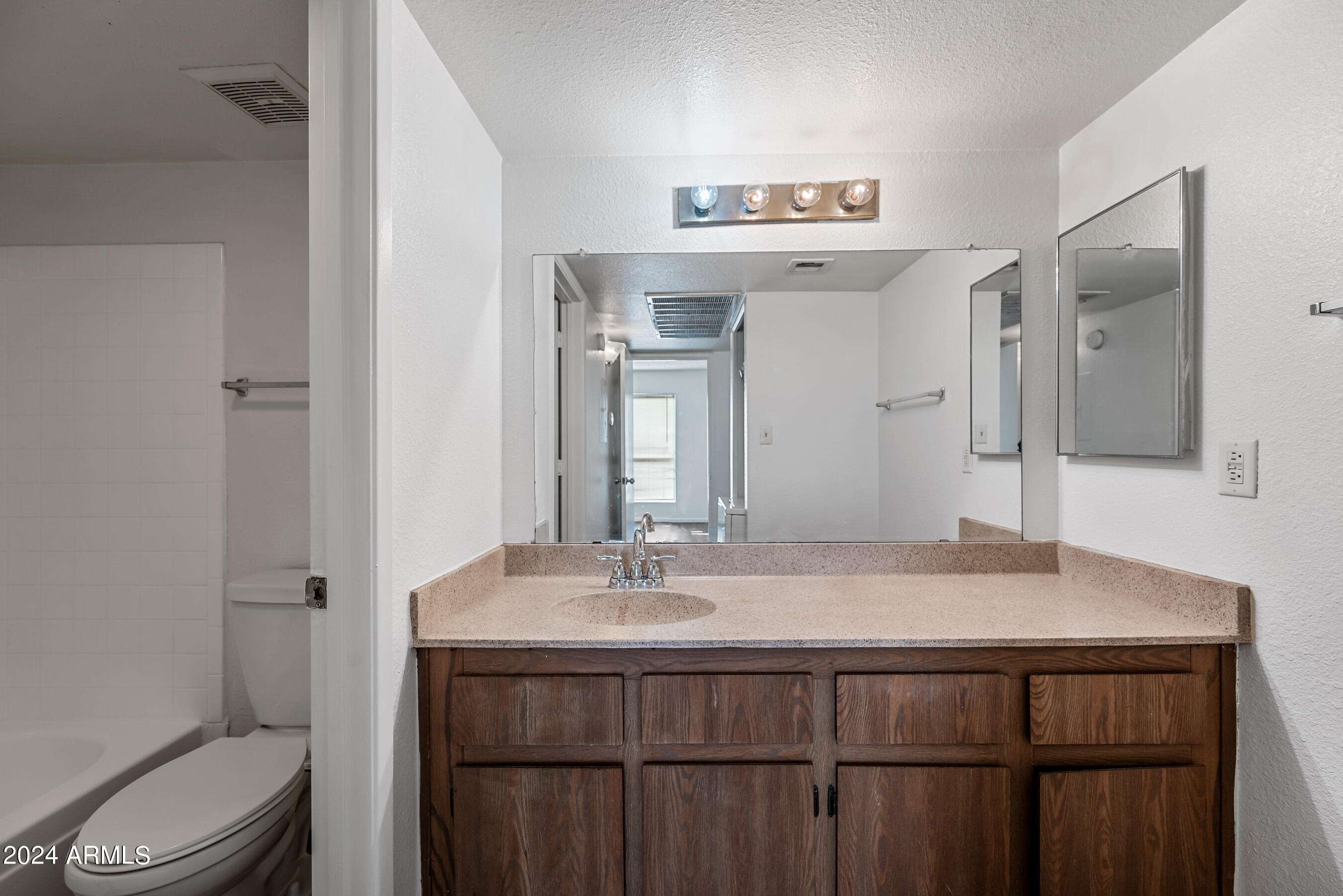 2625 East Indian School Road, Unit 213 Phoenix, AZ 85016 - Photo 11 of 15 19-2625EISR213-ocupix
